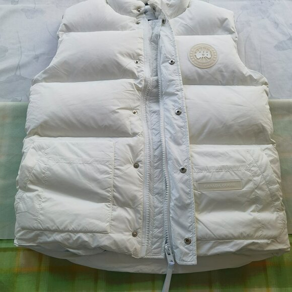 Canada Goose White Vest Jacket - Picture 6 of 10